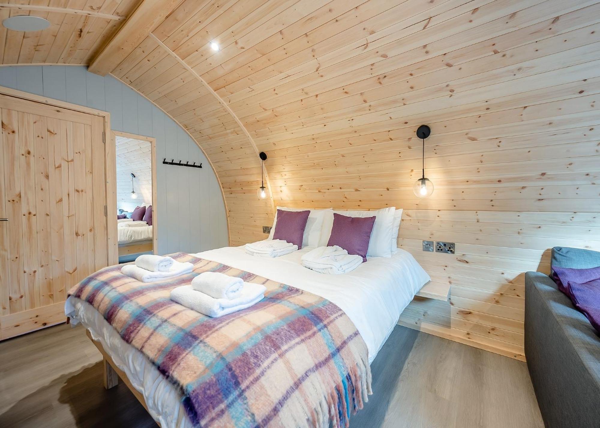 Hill Farm Retreat Hotel Wangford Room photo